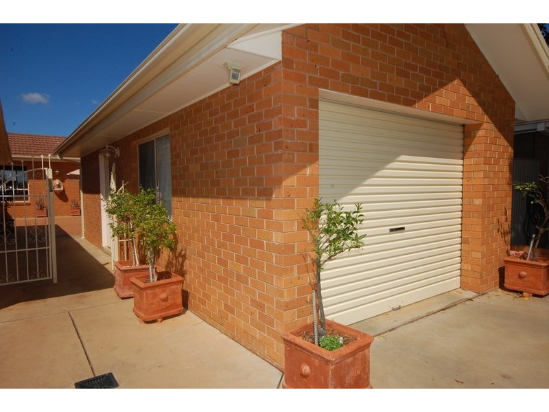 35 and 35a Burley Street, Griffith NSW 2680