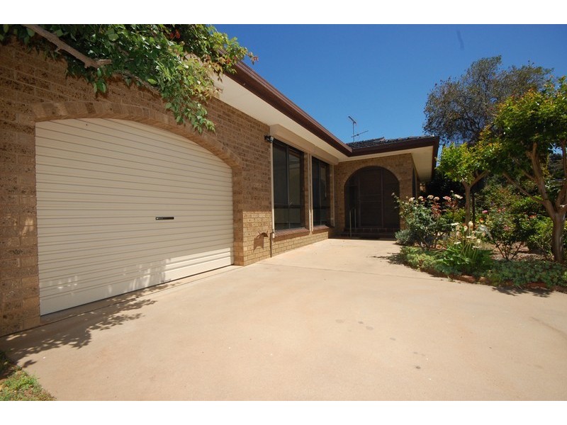 10 Doolan Street, Griffith NSW 2680