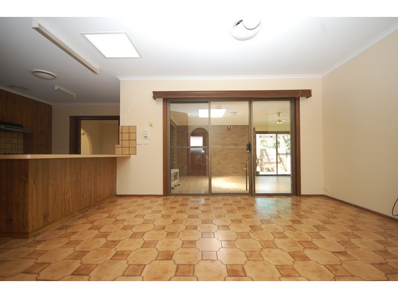 10 Doolan Street, Griffith NSW 2680