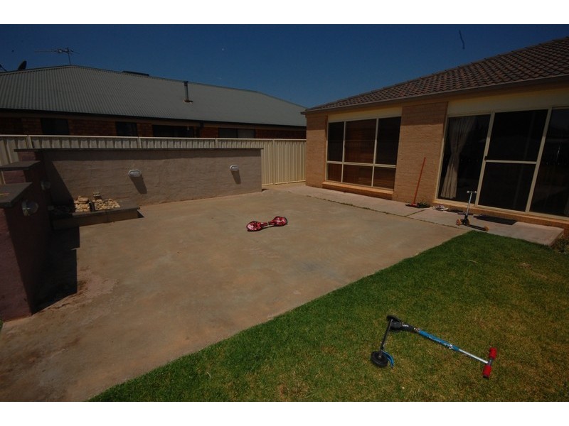 13 Montrose Drive, Griffith NSW 2680