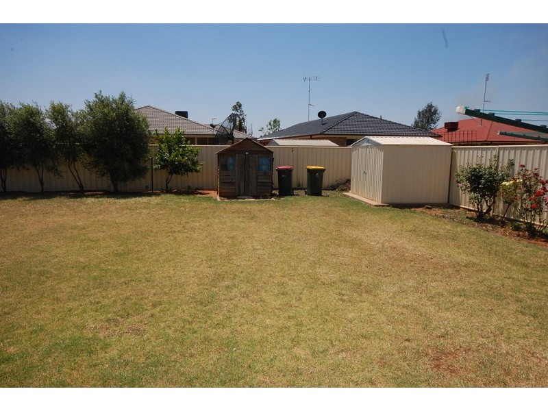 13 Montrose Drive, Griffith NSW 2680