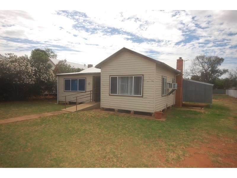 17 Napier Street, Goolgowi NSW 2652