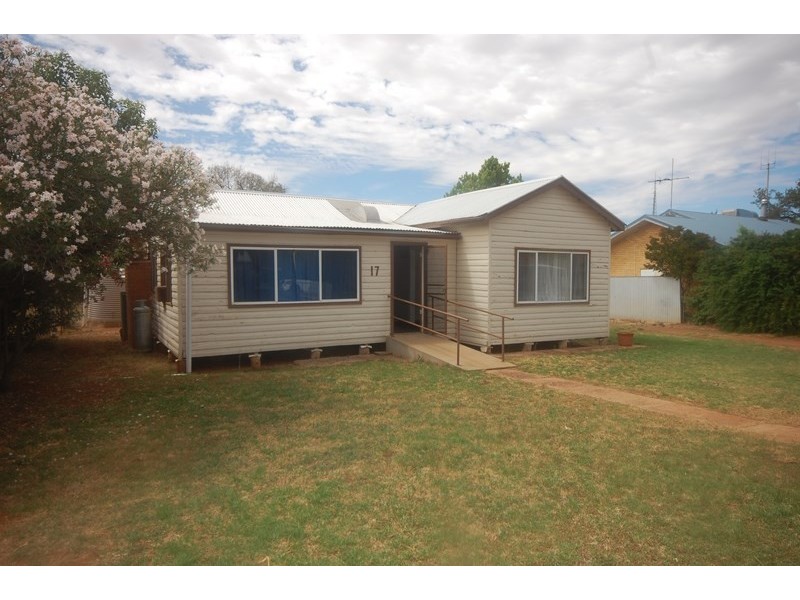 17 Napier Street, Goolgowi NSW 2652