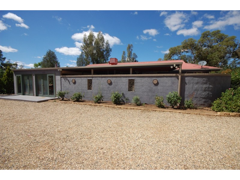 31 McAlister Street, Darlington Point NSW 2706