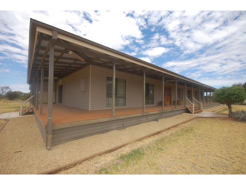 22-28 Lachlan Street, Hillston NSW 2675