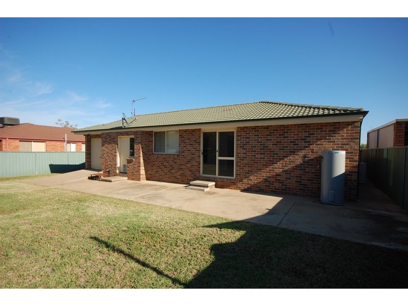 10 Northgrove Drive, Griffith NSW 2680