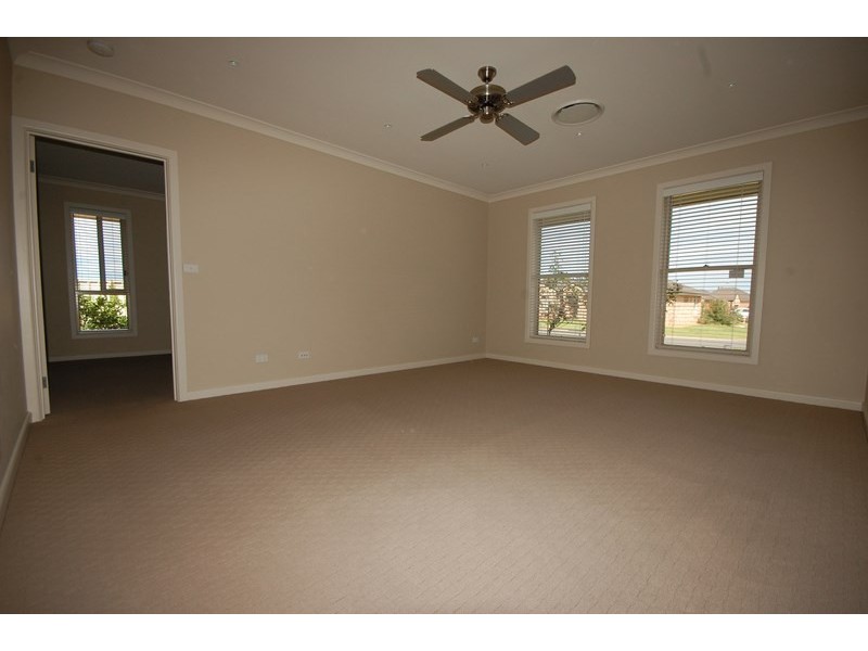 24 Northgrove Drive, Griffith NSW 2680