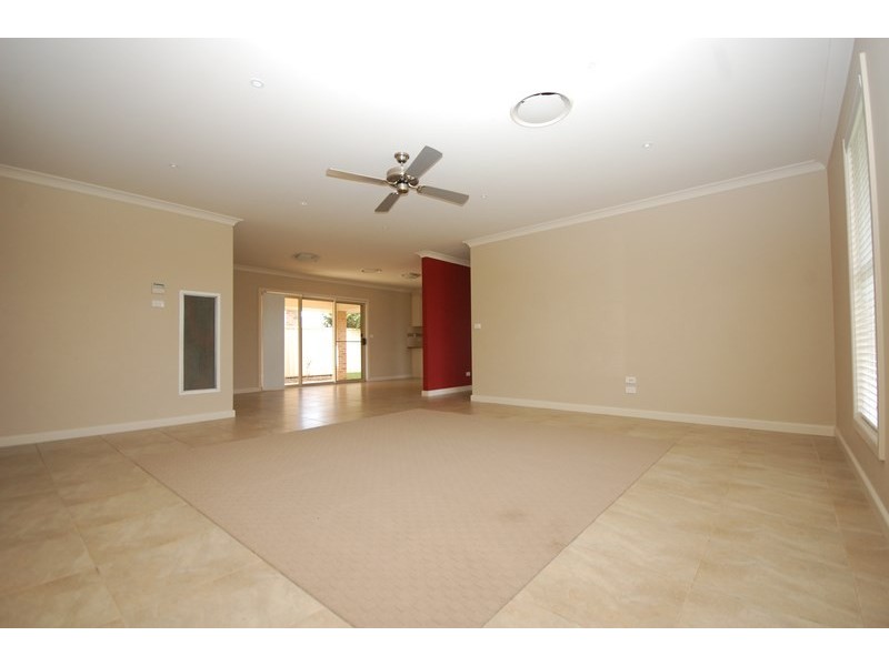 24 Northgrove Drive, Griffith NSW 2680