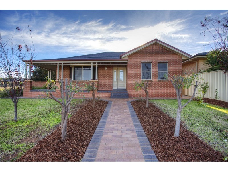 118 Hillam Drive, Griffith NSW 2680