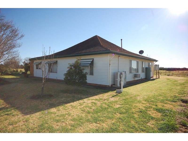229 Leeton Road, Yoogali NSW 2680