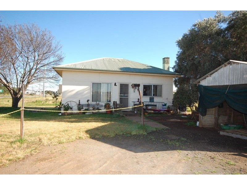 229 Leeton Road, Yoogali NSW 2680