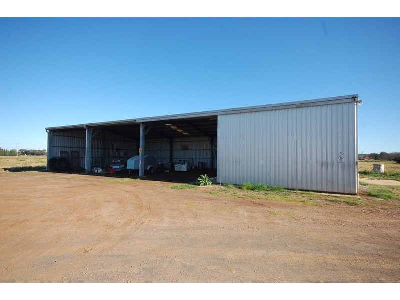 229 Leeton Road, Yoogali NSW 2680