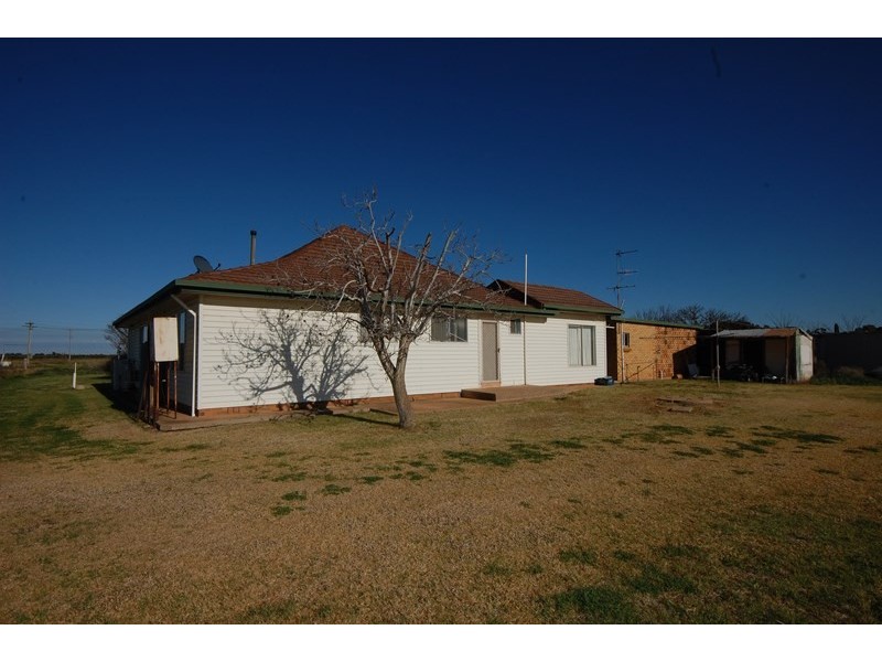 229 Leeton Road, Yoogali NSW 2680