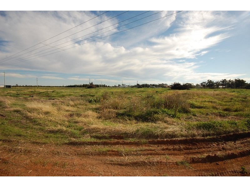 229 Leeton Road, Yoogali NSW 2680