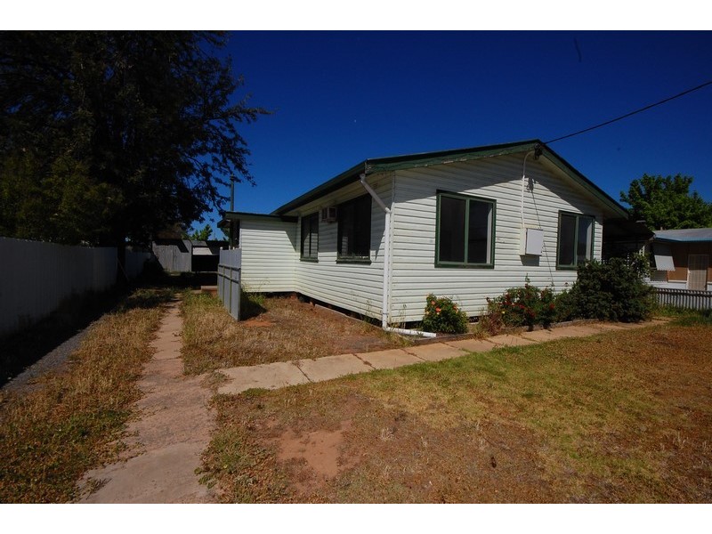 6 Kook Street, Darlington Point NSW 2706