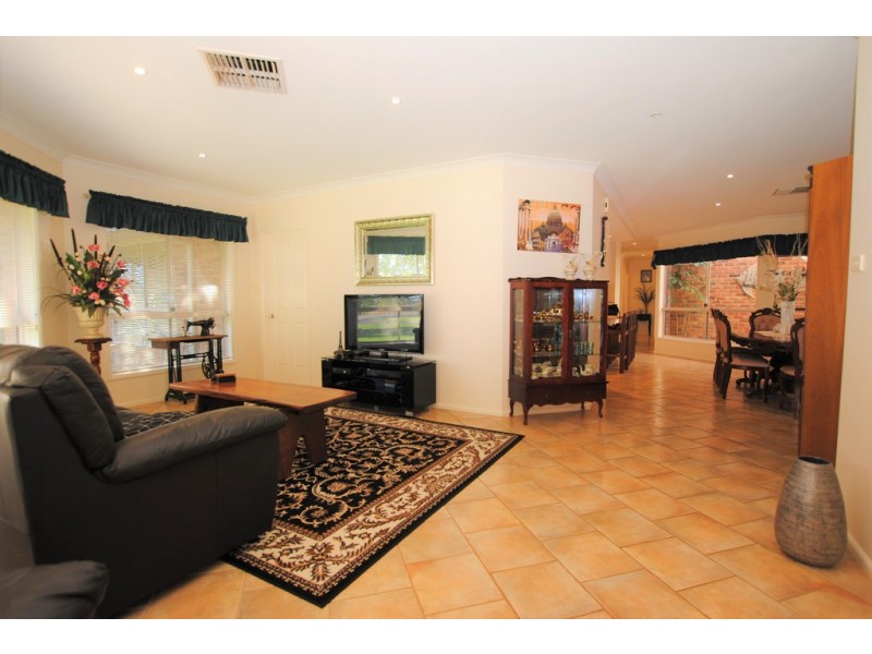 2 Violi Drive, Lake Wyangan NSW 2680