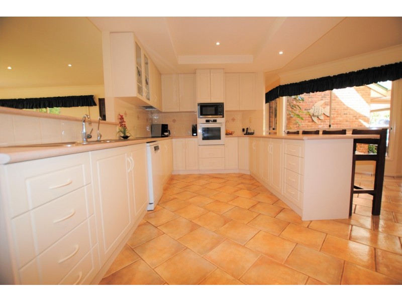 2 Violi Drive, Lake Wyangan NSW 2680