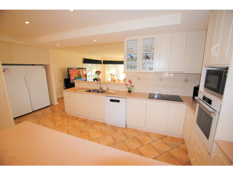 2 Violi Drive, Lake Wyangan NSW 2680