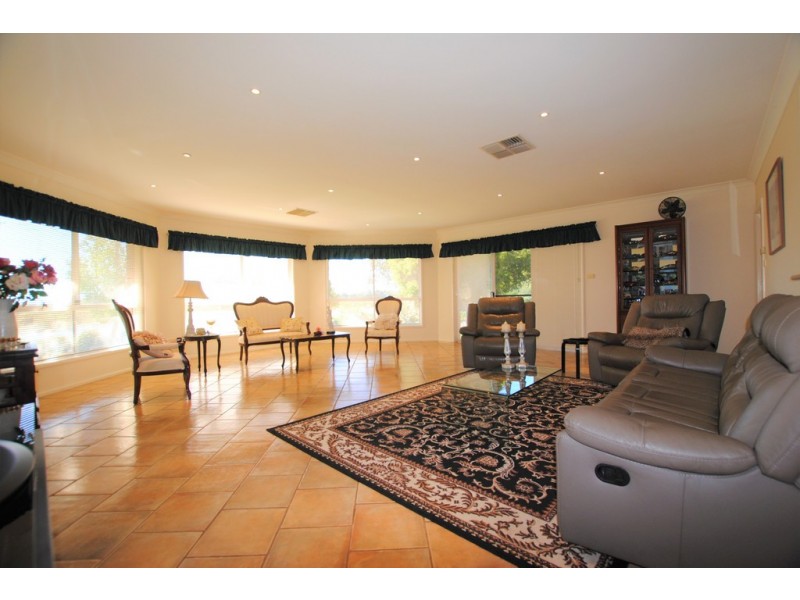 2 Violi Drive, Lake Wyangan NSW 2680