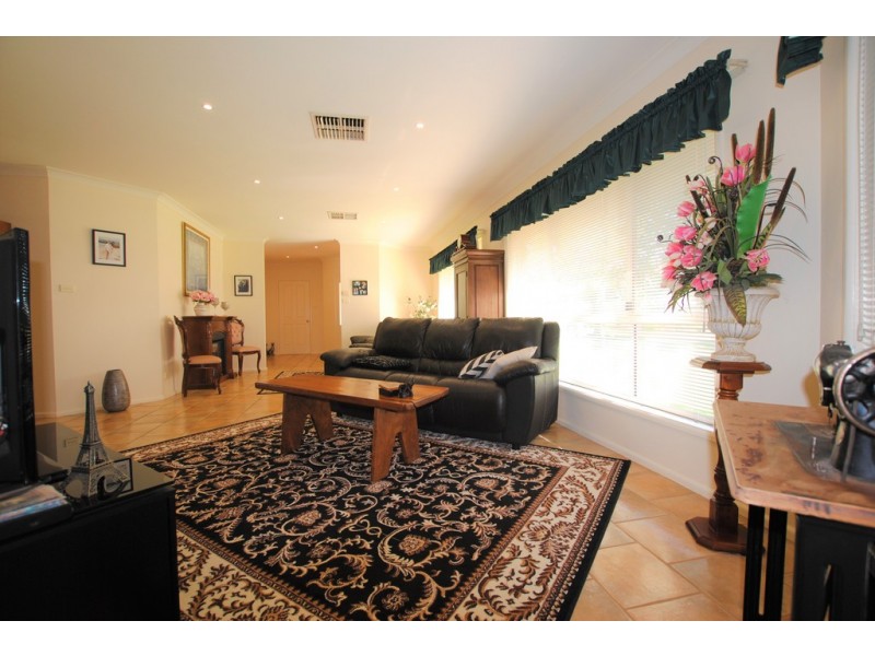 2 Violi Drive, Lake Wyangan NSW 2680