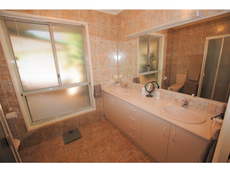 2 Violi Drive, Lake Wyangan NSW 2680