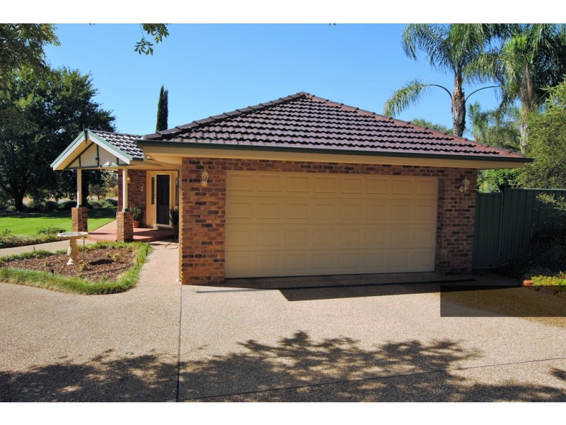 2 Violi Drive, Lake Wyangan NSW 2680