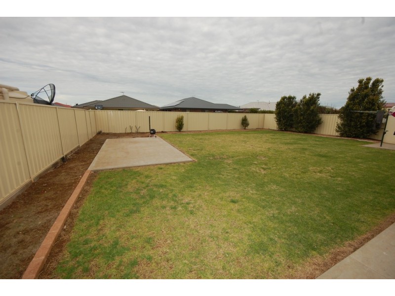 28 Gillmartin Drive, Griffith NSW 2680