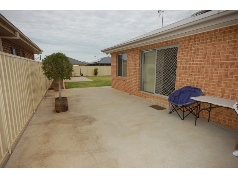 28 Gillmartin Drive, Griffith NSW 2680