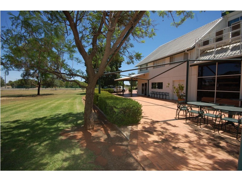 CELLAR DOOR and GARDENS, Griffith NSW 2680