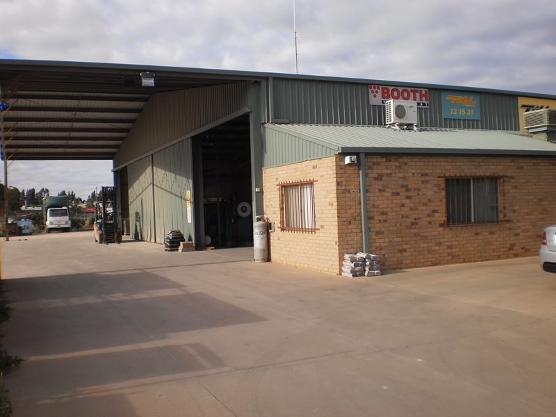 Wade Transport, Griffith NSW 2680