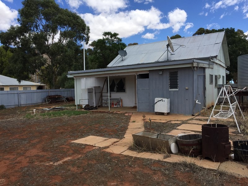 27 Devon Street, Merriwagga NSW 2652