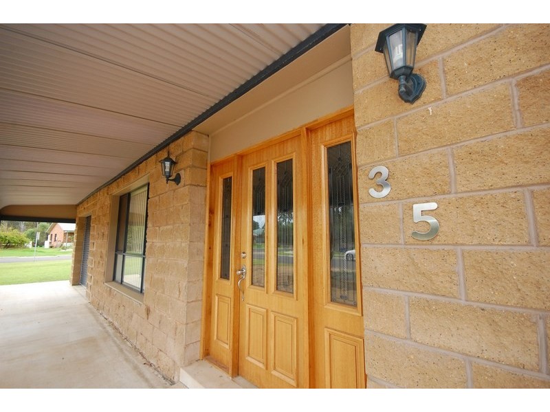 35 Currawong Crescent, Coleambally NSW 2707