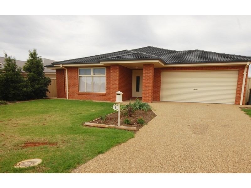 8 Hillam Drive, Griffith NSW 2680