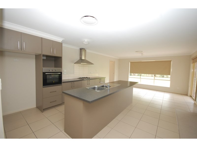 8 Hillam Drive, Griffith NSW 2680