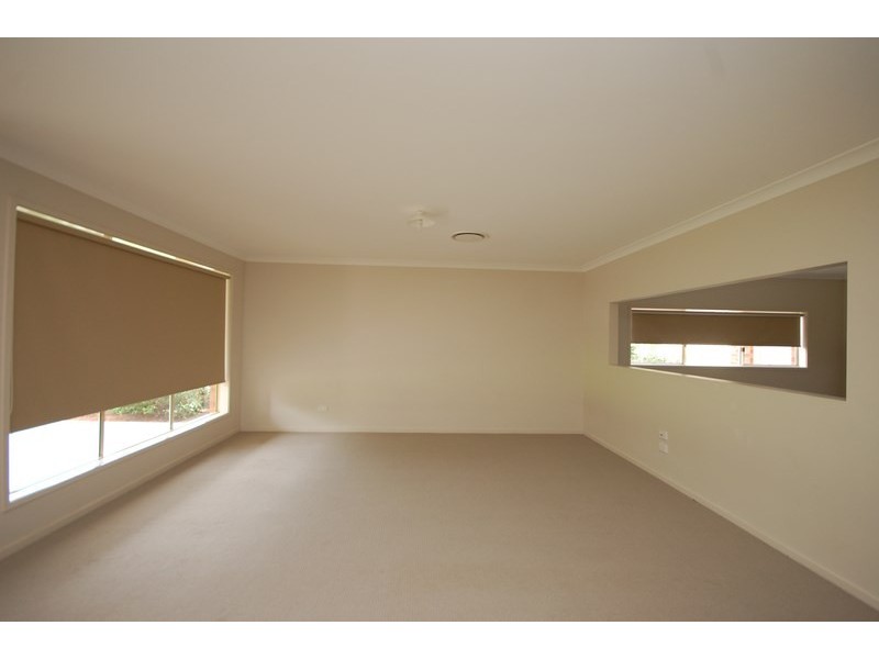 8 Hillam Drive, Griffith NSW 2680