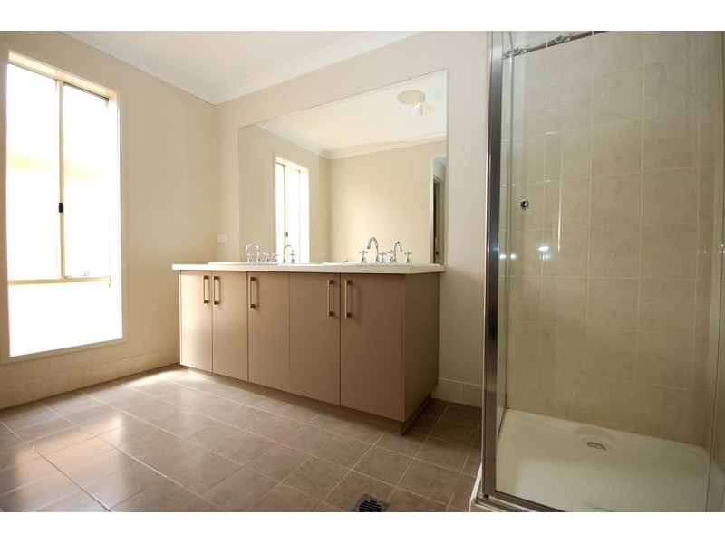 8 Hillam Drive, Griffith NSW 2680