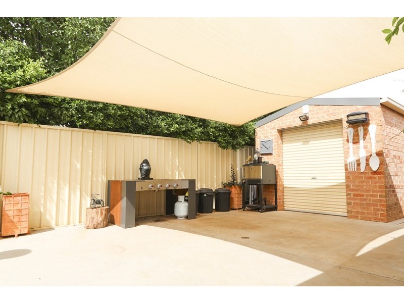 19 Simona Close, Griffith NSW 2680