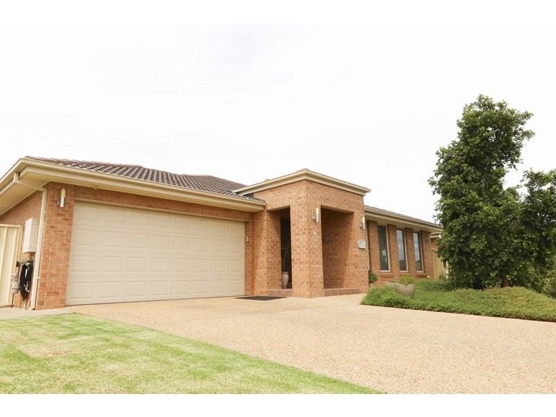 19 Simona Close, Griffith NSW 2680