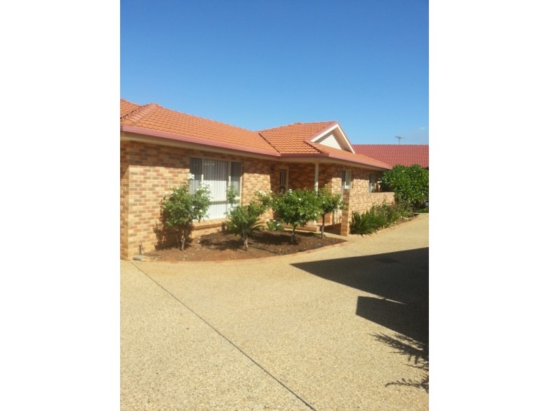 1/3 Worfolk Place, Griffith NSW 2680