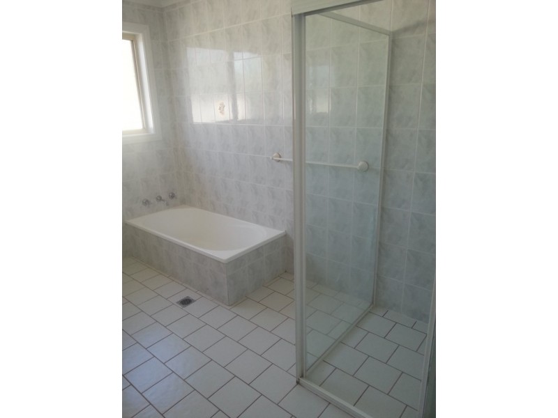 1/3 Worfolk Place, Griffith NSW 2680