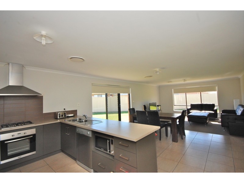 8 Alex Court, Griffith NSW 2680