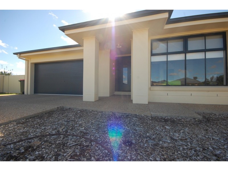 8 Alex Court, Griffith NSW 2680