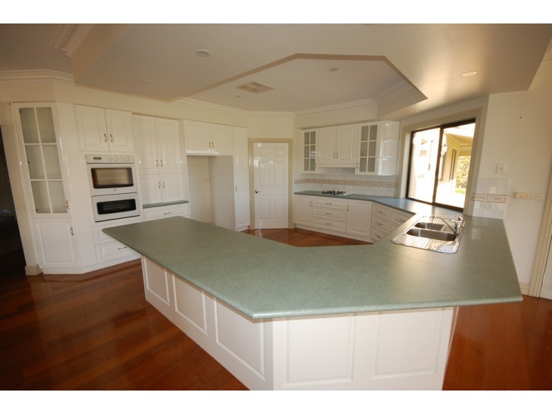 17 Colinroobie Road, Leeton NSW 2705