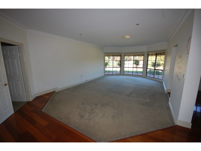 17 Colinroobie Road, Leeton NSW 2705