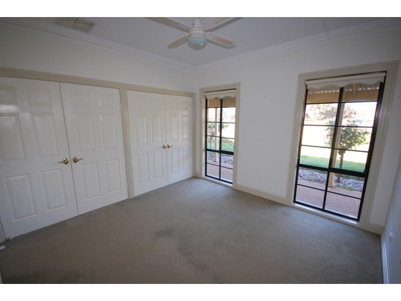 17 Colinroobie Road, Leeton NSW 2705