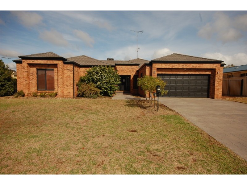 4 Dussin Street, Griffith NSW 2680