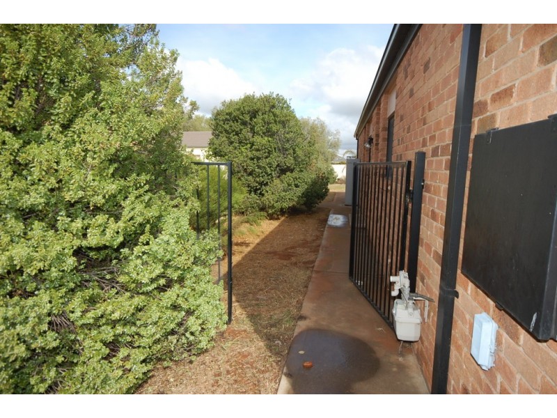 4 Dussin Street, Griffith NSW 2680