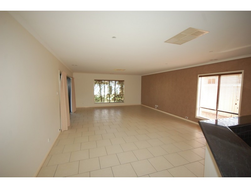 4 Dussin Street, Griffith NSW 2680