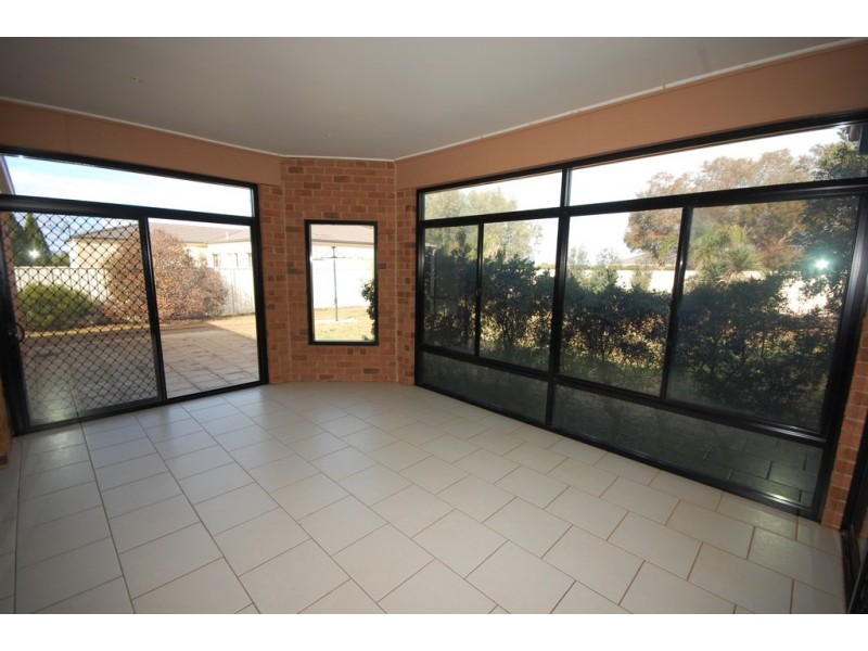 4 Dussin Street, Griffith NSW 2680