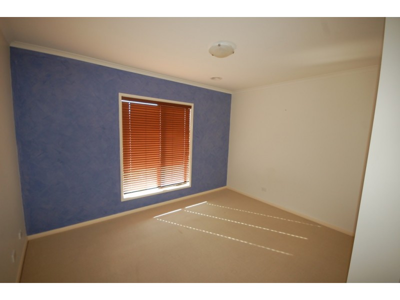 4 Dussin Street, Griffith NSW 2680